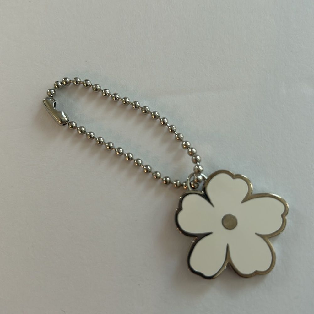 NWOT Vintage Burberry White Prorsum Flower Bag
Charm Keychain Purse - Picture 2 of 6